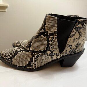 Universal Thread Luna Western Ankle Boots Snake Print 7.5